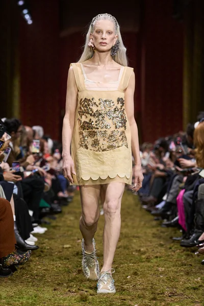 Look 64